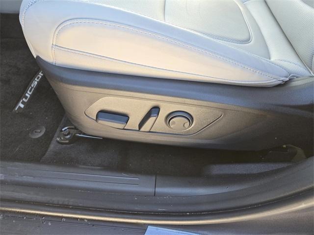 new 2025 Hyundai TUCSON Hybrid car, priced at $39,060