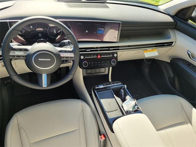 new 2025 Hyundai TUCSON Hybrid car, priced at $39,060