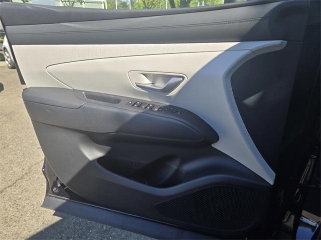 new 2025 Hyundai TUCSON Hybrid car, priced at $39,060