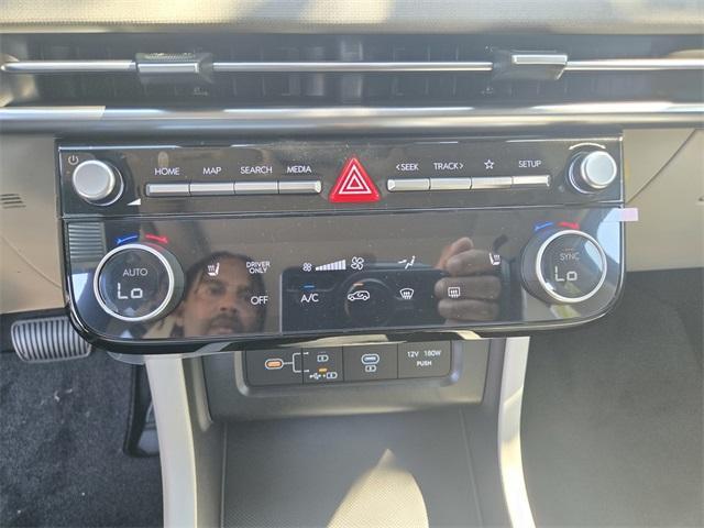 new 2025 Hyundai TUCSON Hybrid car, priced at $39,060