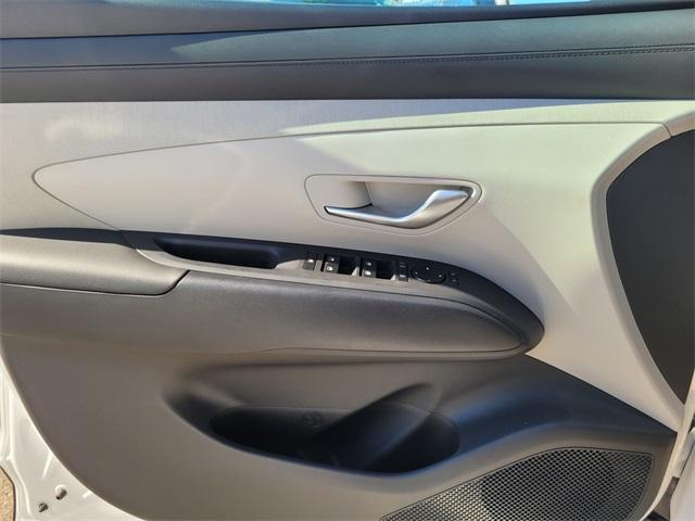 new 2025 Hyundai TUCSON Hybrid car, priced at $39,560