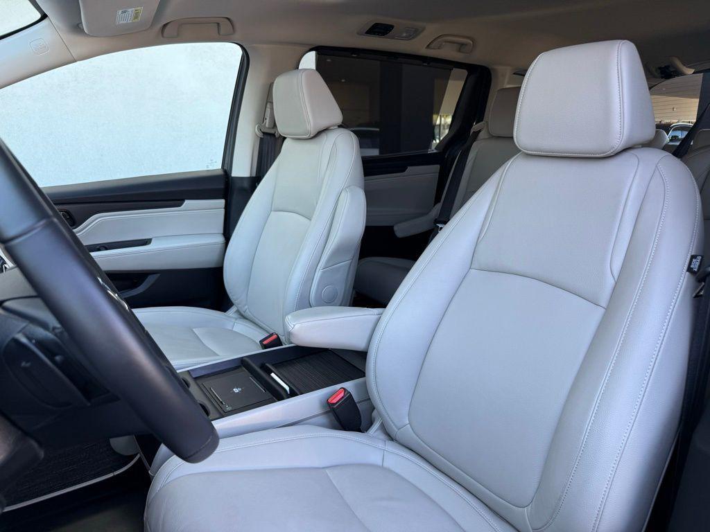 used 2025 Honda Odyssey car, priced at $35,998
