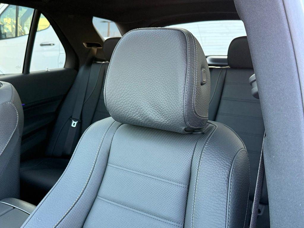 new 2025 Mercedes-Benz GLE 580 car, priced at $94,695
