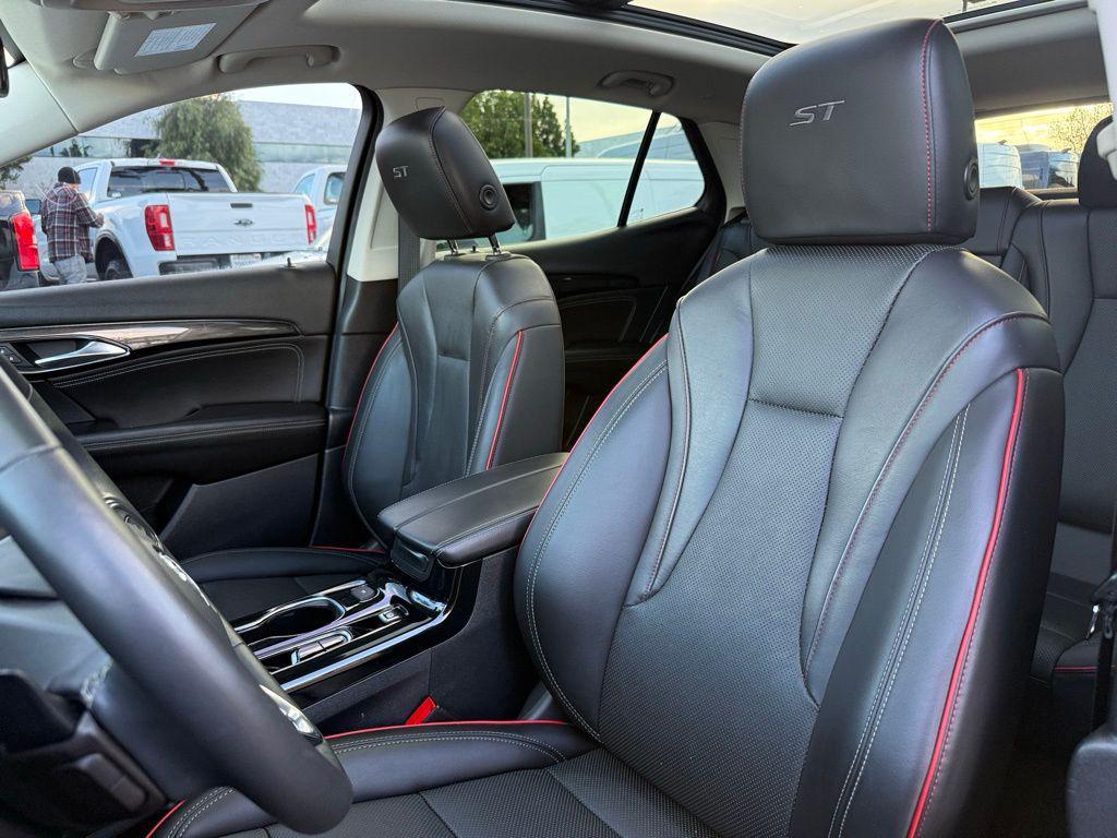 used 2023 Buick Envision car, priced at $25,998