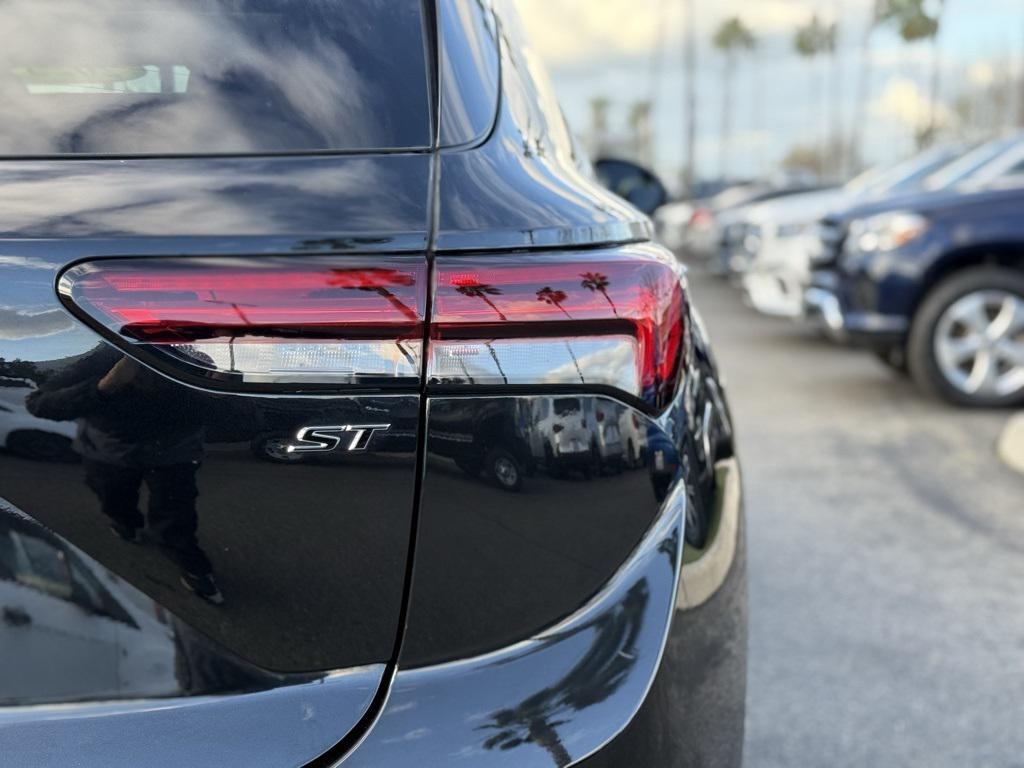 used 2023 Buick Envision car, priced at $26,498