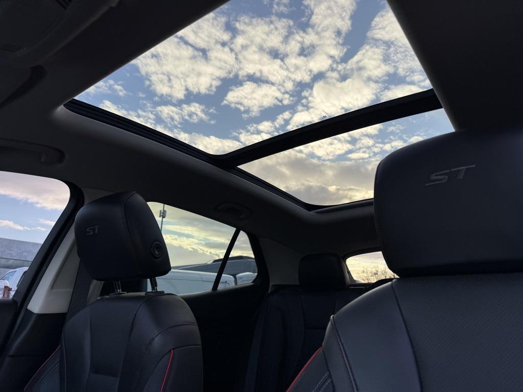 used 2023 Buick Envision car, priced at $26,498