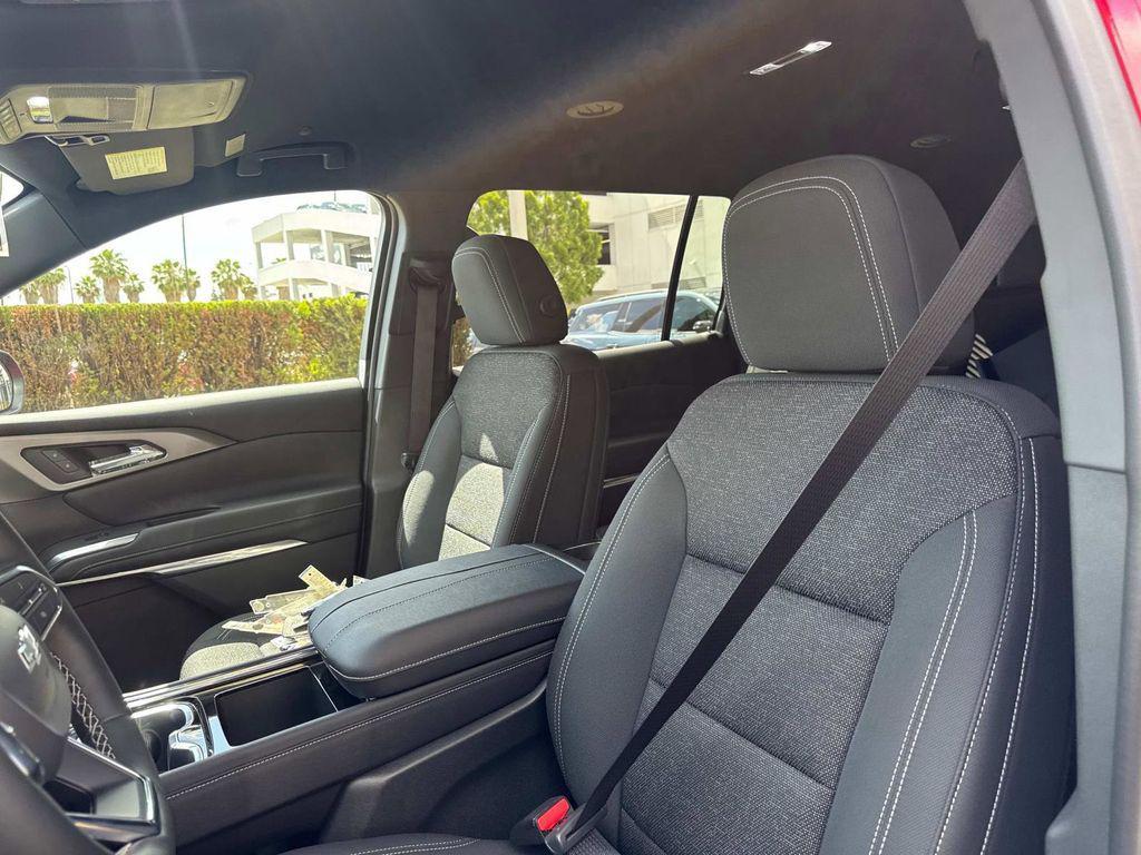 new 2025 Chevrolet Traverse car, priced at $43,250