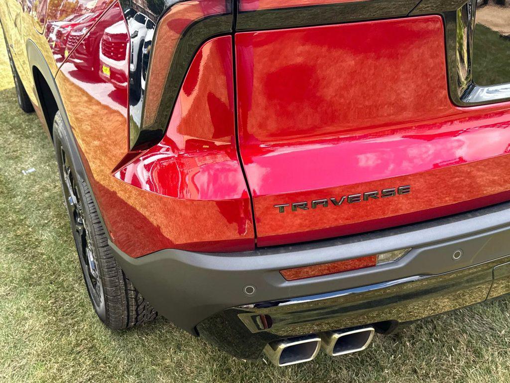 new 2025 Chevrolet Traverse car, priced at $43,250