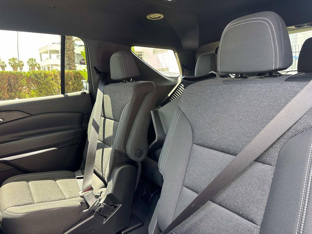 new 2025 Chevrolet Traverse car, priced at $43,250