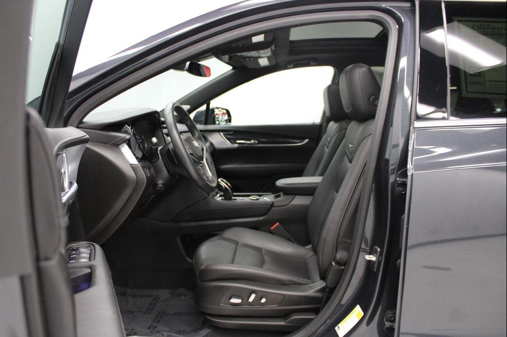 used 2022 Cadillac XT5 car, priced at $32,698