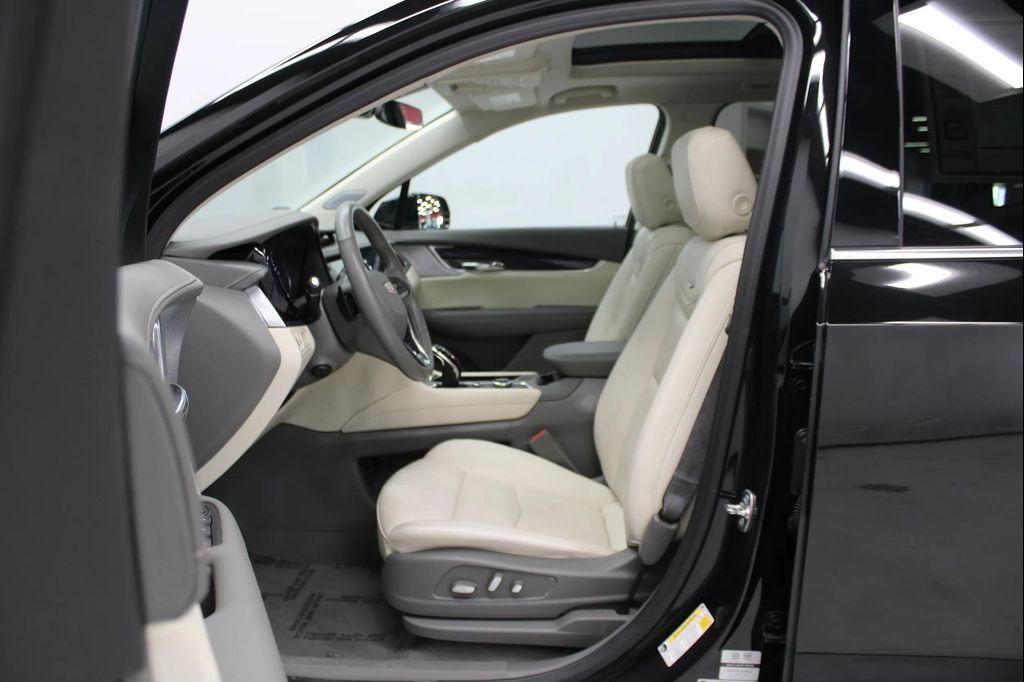 used 2024 Cadillac XT6 car, priced at $43,398