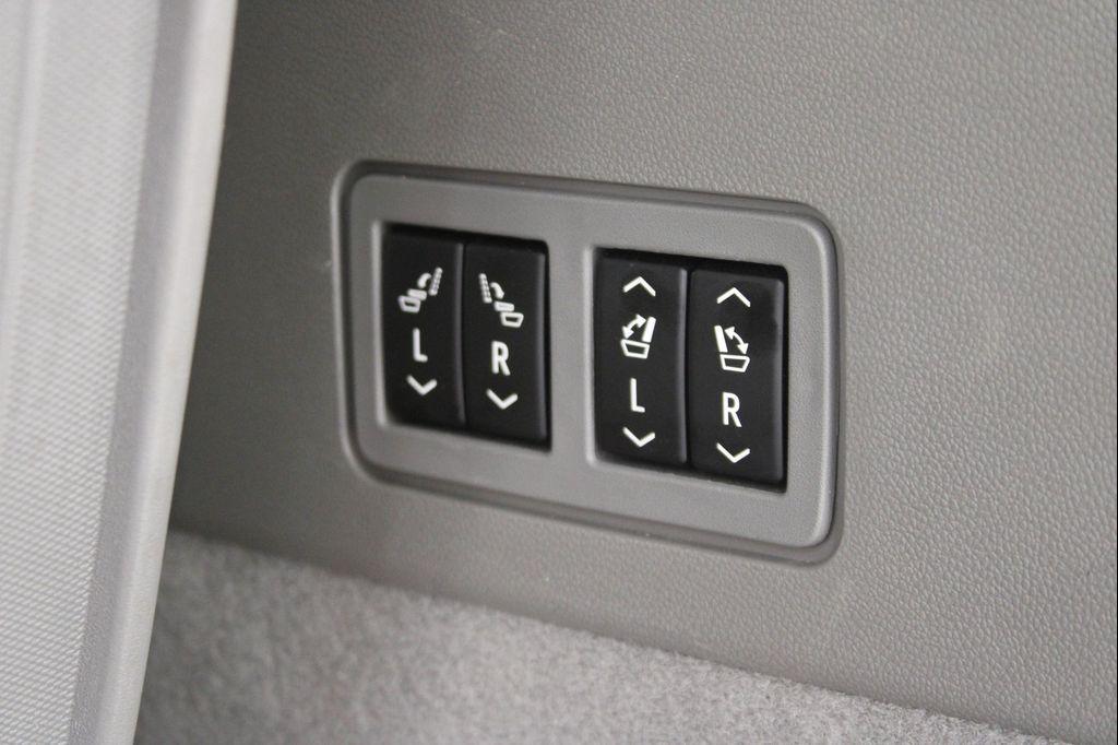 used 2024 Cadillac XT6 car, priced at $43,398