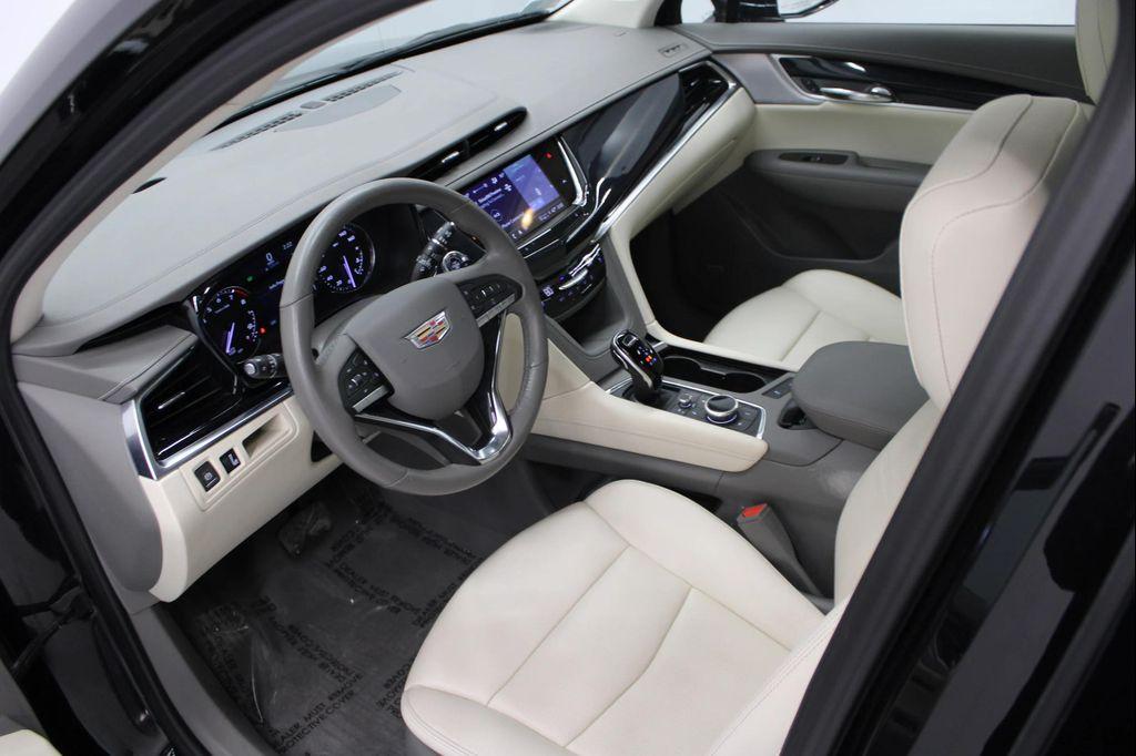 used 2024 Cadillac XT6 car, priced at $43,398