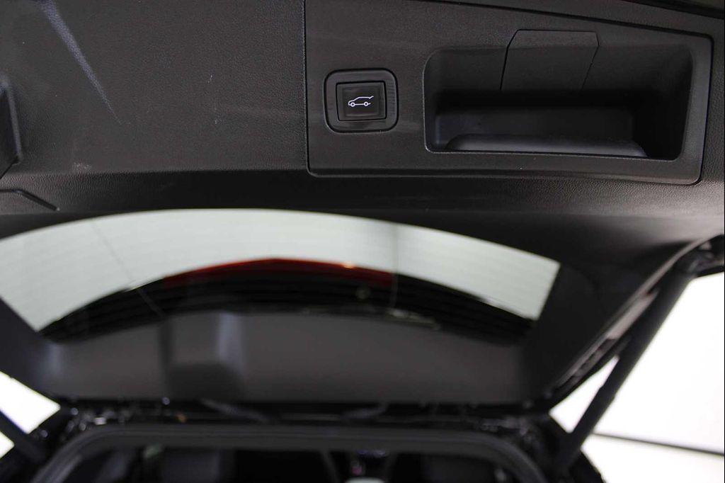 used 2024 Cadillac XT5 car, priced at $40,298