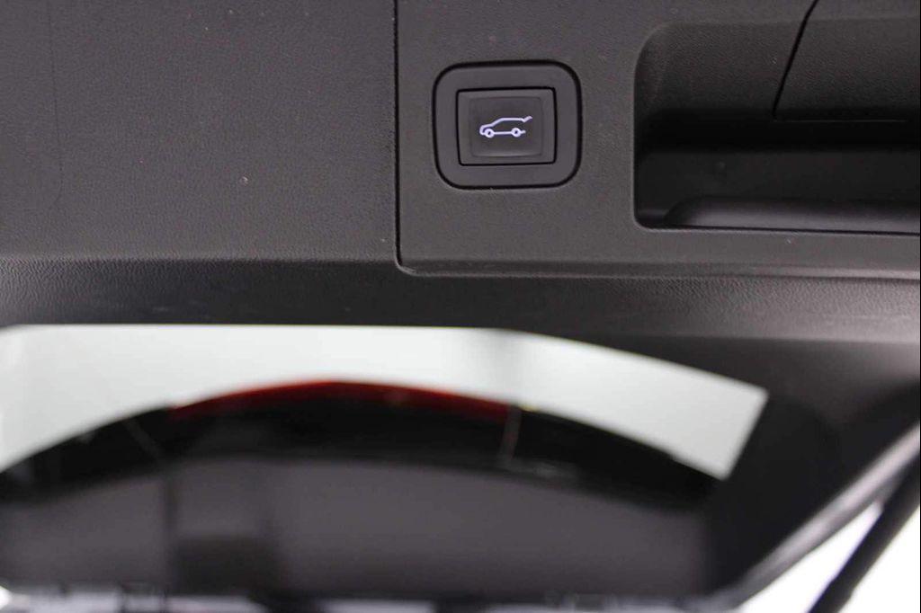 used 2025 Cadillac XT5 car, priced at $43,498