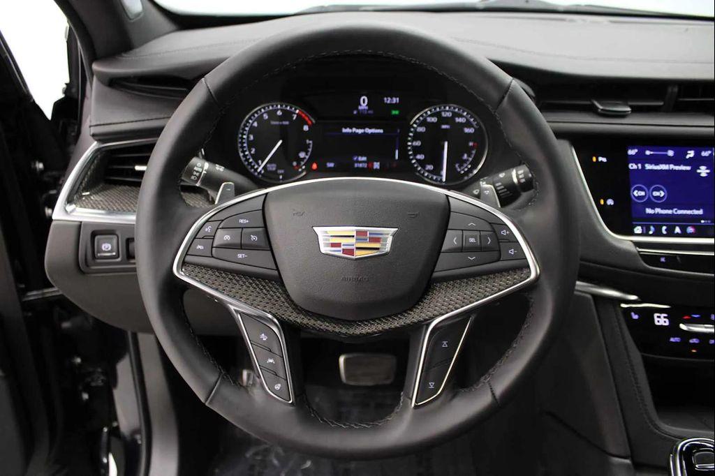 used 2022 Cadillac XT5 car, priced at $33,998