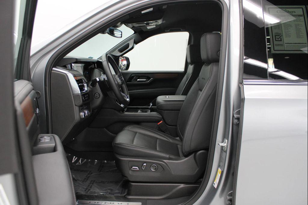 used 2025 GMC Yukon car, priced at $69,598