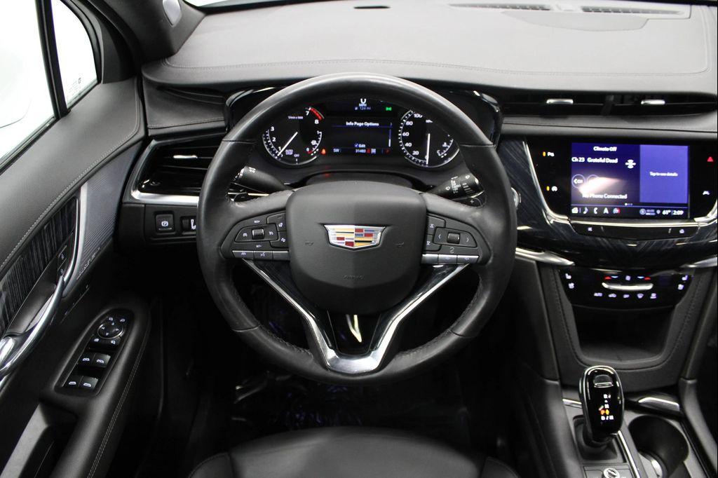 used 2024 Cadillac XT6 car, priced at $42,998