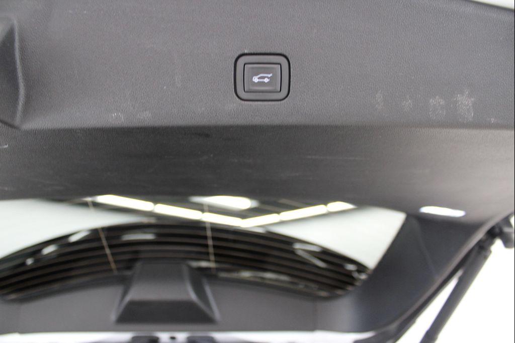 used 2024 Cadillac XT6 car, priced at $42,998