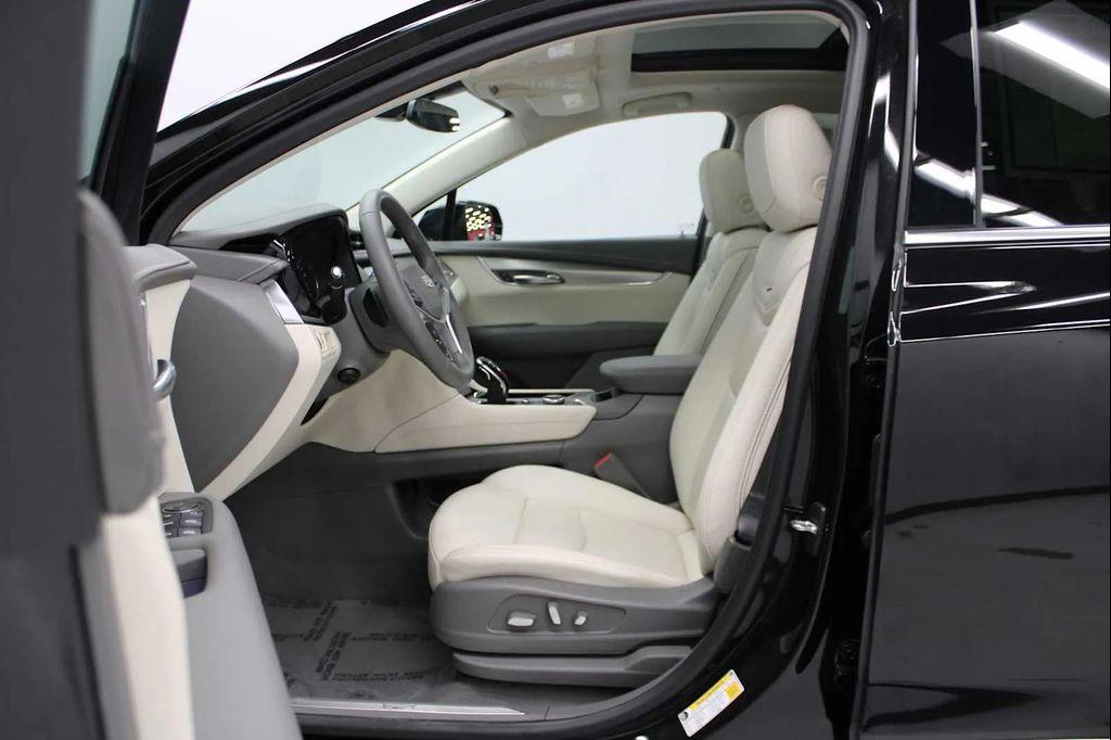 used 2022 Cadillac XT5 car, priced at $30,898