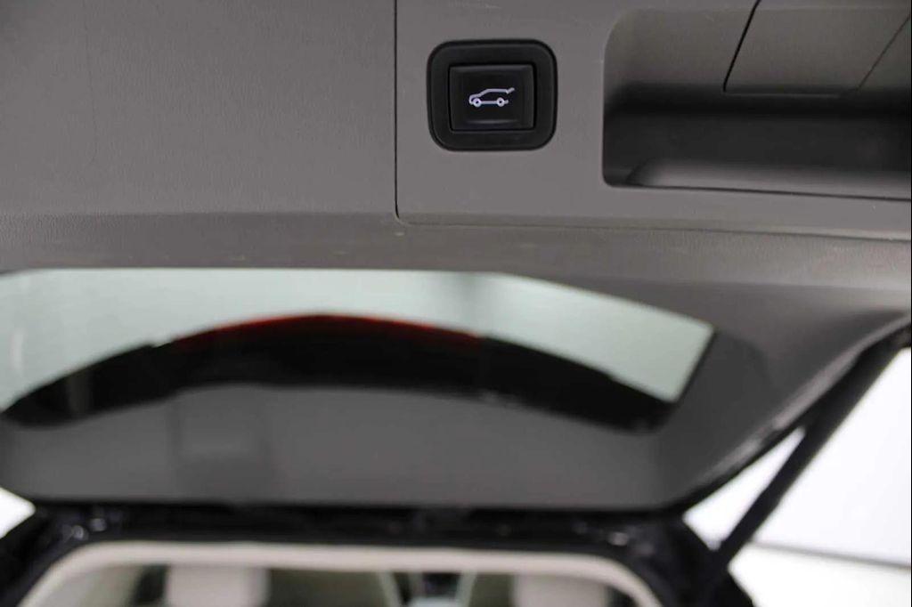 used 2022 Cadillac XT5 car, priced at $30,898