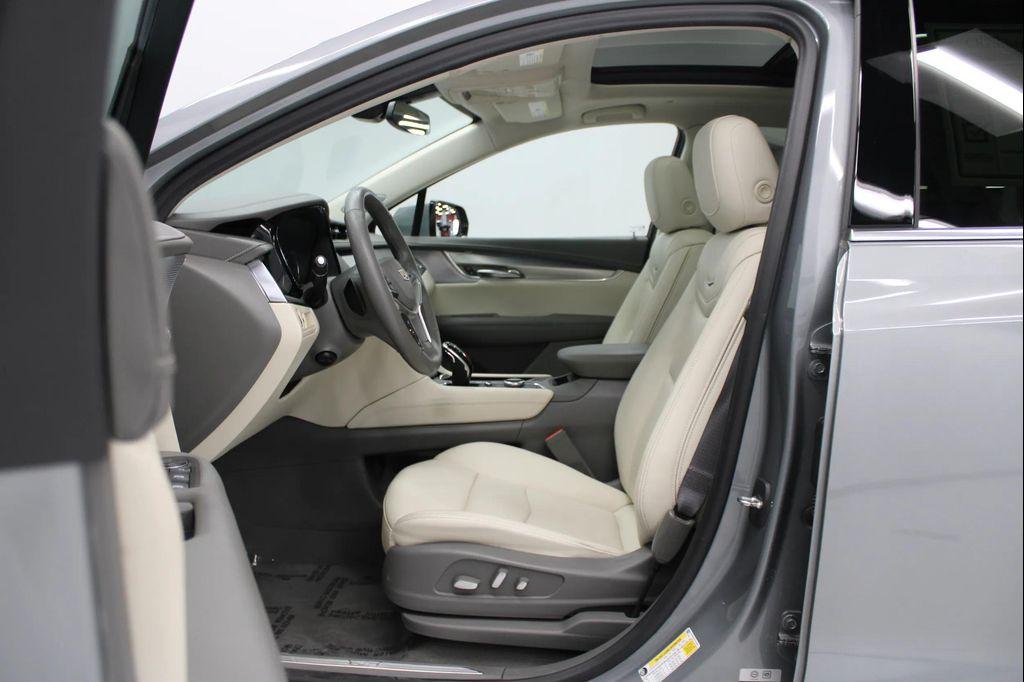 used 2023 Cadillac XT5 car, priced at $30,498
