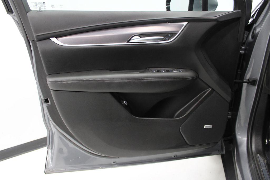 used 2022 Cadillac XT5 car, priced at $27,298