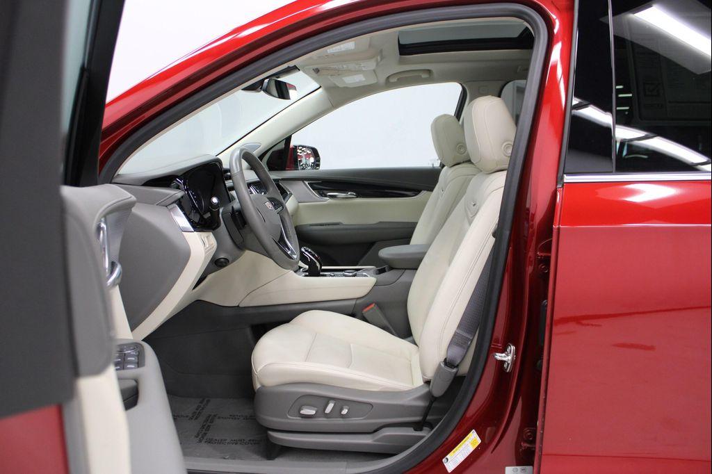 used 2024 Cadillac XT6 car, priced at $43,698