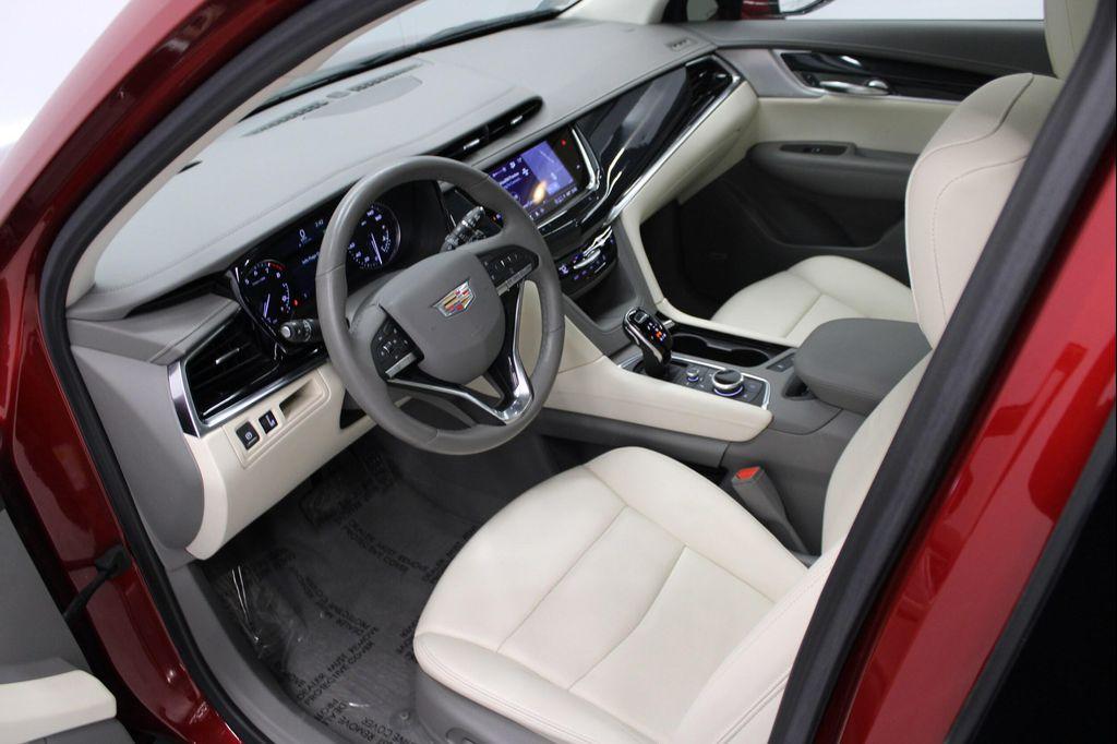 used 2024 Cadillac XT6 car, priced at $43,698