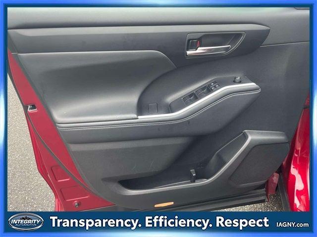 used 2024 Toyota Highlander car, priced at $39,490
