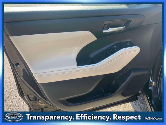 used 2023 Toyota Highlander car, priced at $37,490