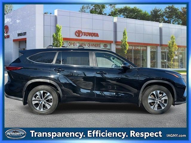 used 2023 Toyota Highlander car, priced at $36,888