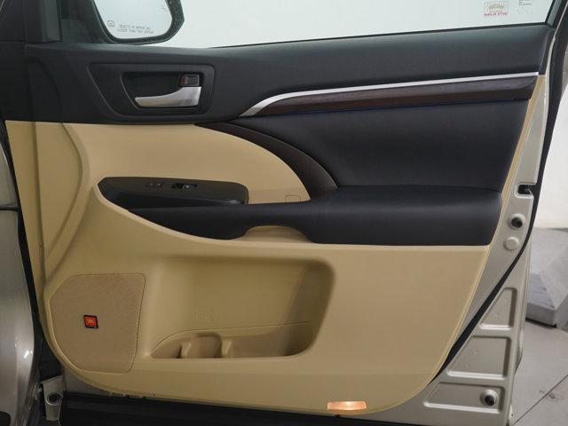 used 2015 Toyota Highlander Hybrid car, priced at $24,499