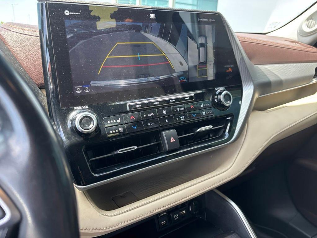 used 2020 Toyota Highlander car, priced at $36,039