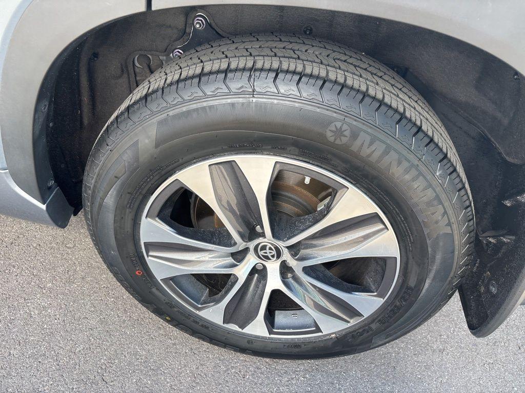 used 2024 Toyota Highlander car, priced at $39,819