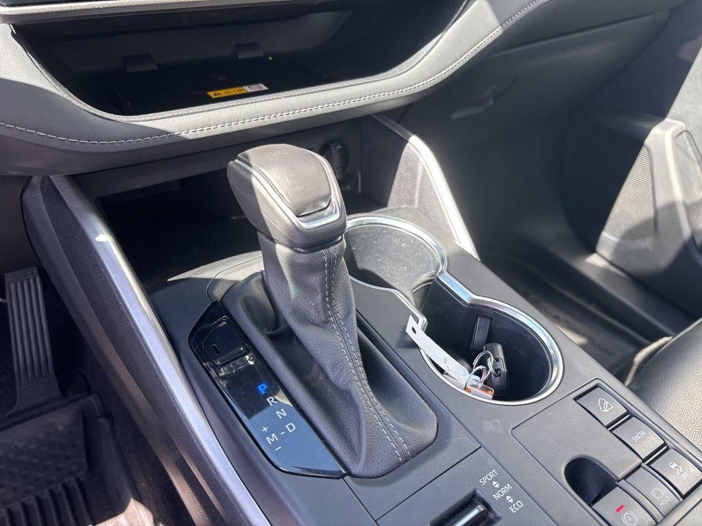 used 2024 Toyota Highlander car, priced at $39,819