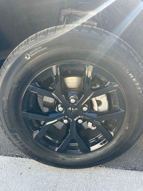 used 2025 Jeep Grand Cherokee car, priced at $35,225