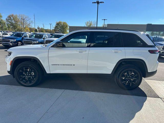 used 2025 Jeep Grand Cherokee car, priced at $35,225