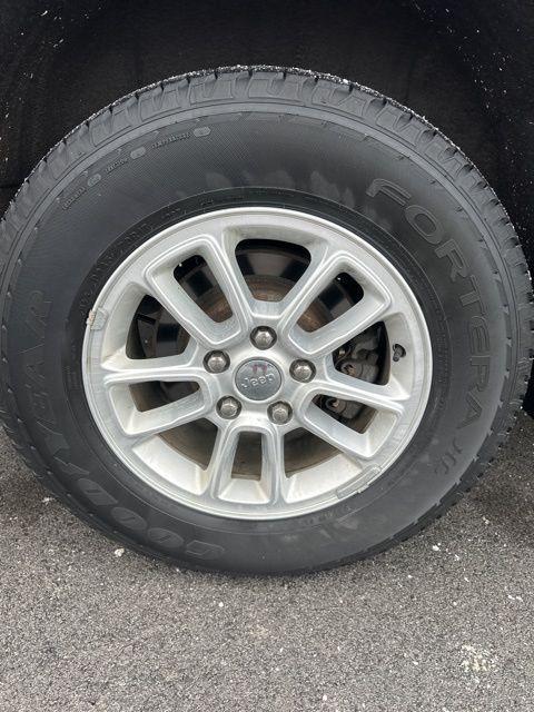 used 2019 Jeep Grand Cherokee car, priced at $15,679