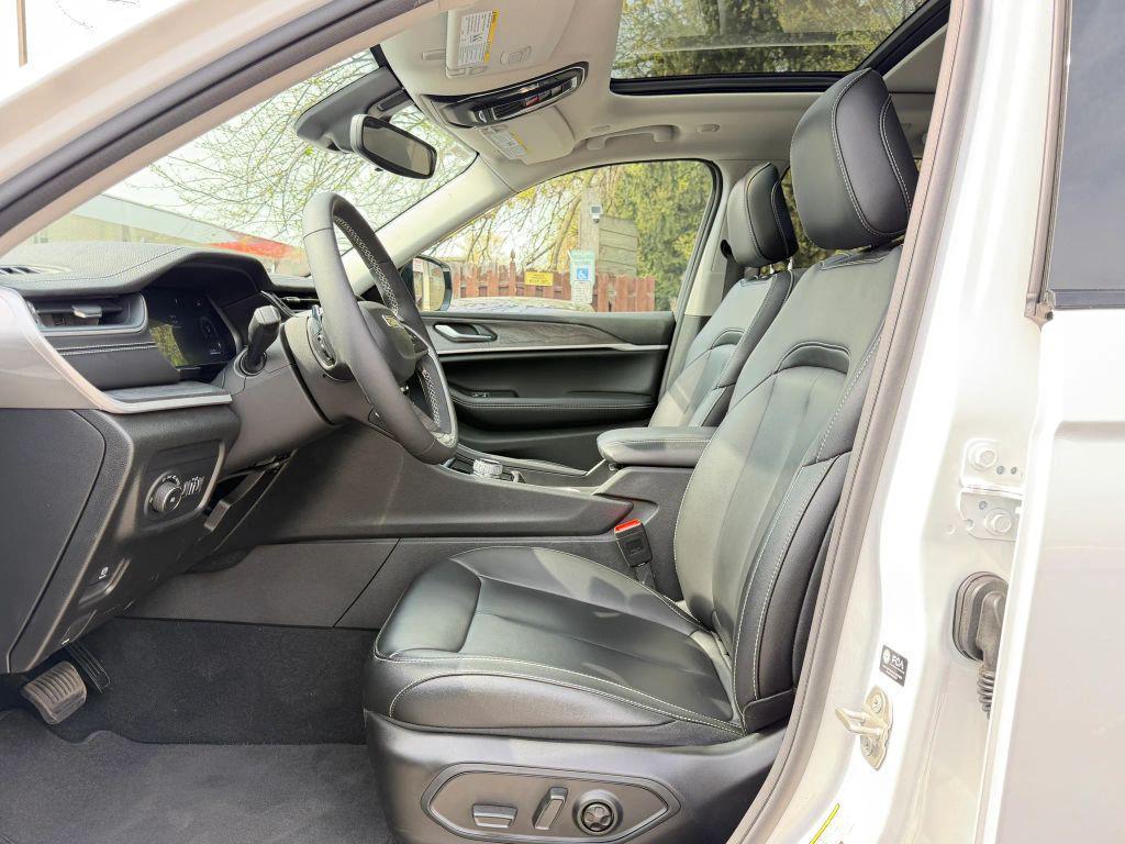 used 2024 Jeep Grand Cherokee car, priced at $37,200