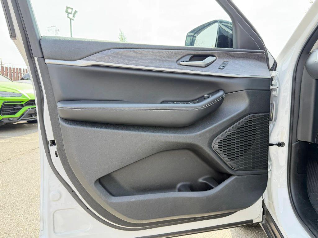 used 2024 Jeep Grand Cherokee car, priced at $37,200
