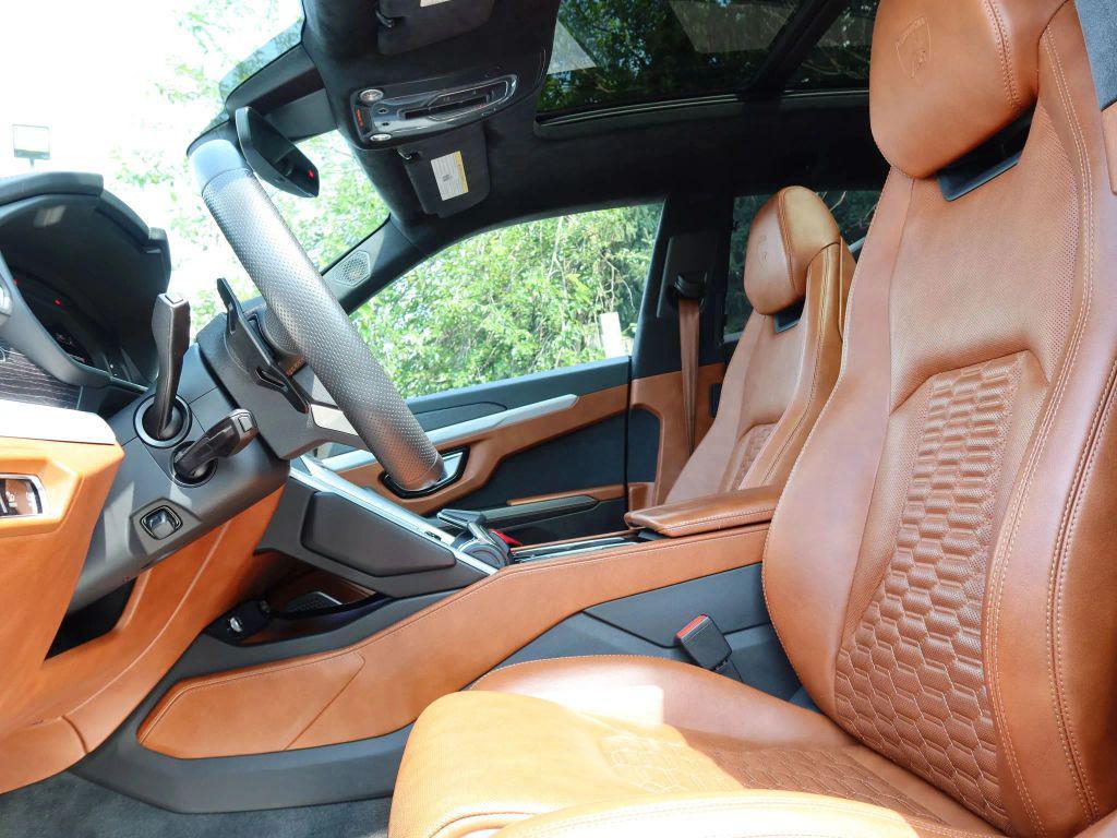 used 2019 Lamborghini Urus car, priced at $169,000
