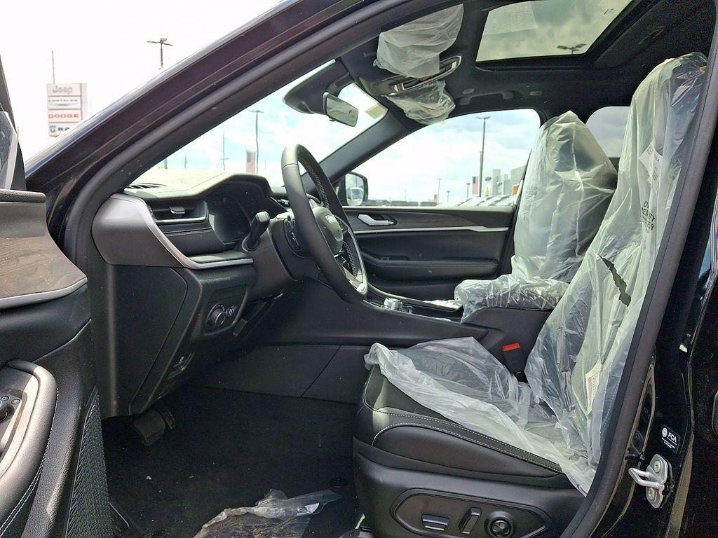 new 2026 Jeep Grand Cherokee car, priced at $48,945