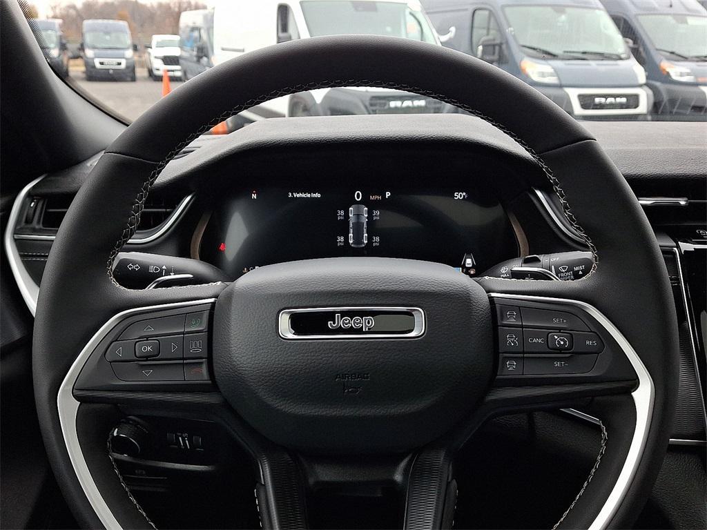 new 2025 Jeep Grand Cherokee car, priced at $46,730