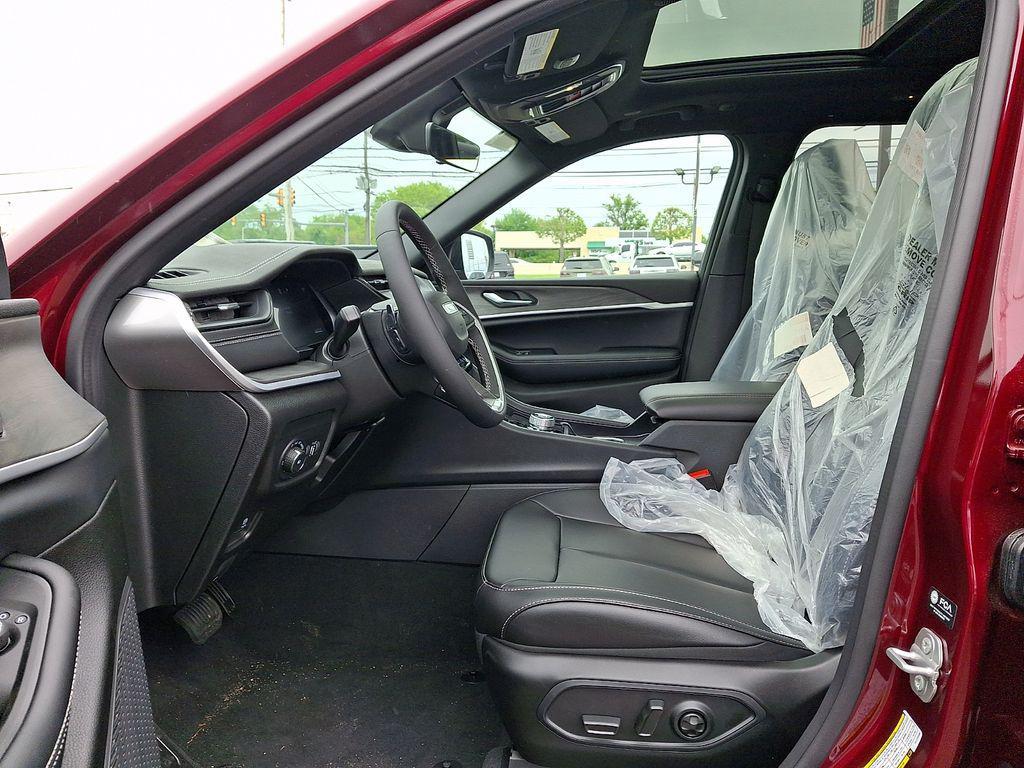 new 2026 Jeep Grand Cherokee car, priced at $48,985