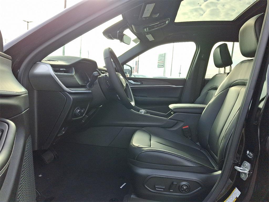 new 2025 Jeep Grand Cherokee car, priced at $52,735