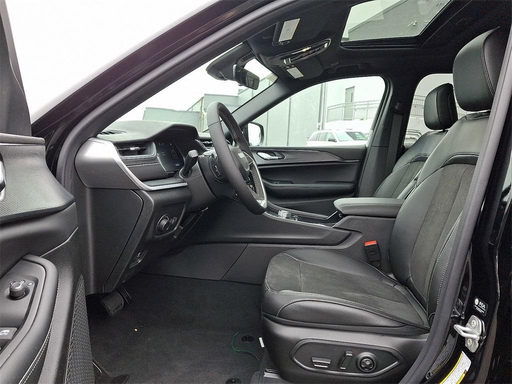 new 2025 Jeep Grand Cherokee car, priced at $46,730