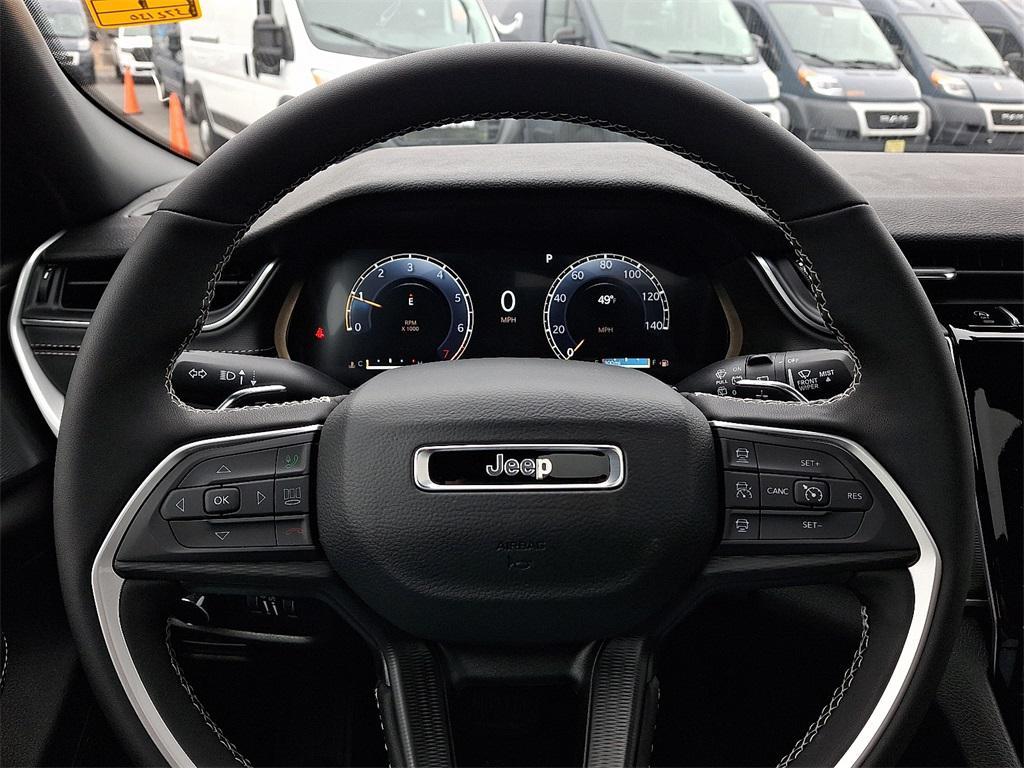 new 2025 Jeep Grand Cherokee car, priced at $46,730