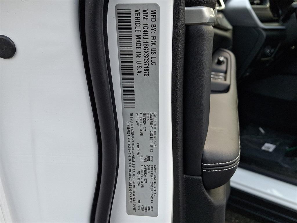 new 2025 Jeep Grand Cherokee car, priced at $52,140