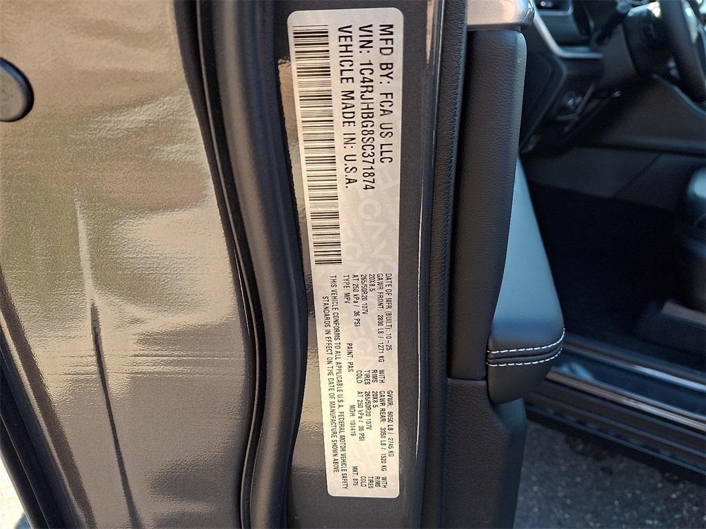 new 2025 Jeep Grand Cherokee car, priced at $52,735